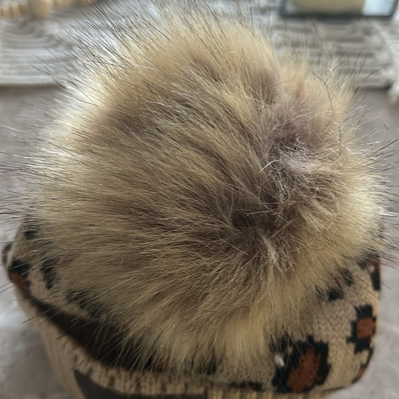 Cute winter hat - Picture 3 of 3